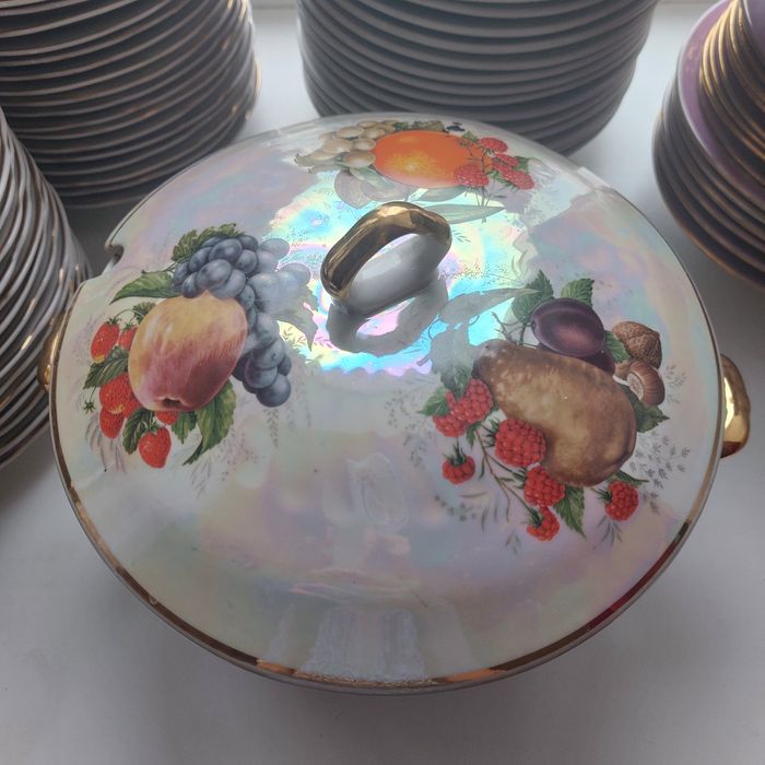 Продам фарфоровую посуду