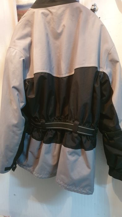 Geaca moto cu protectii hard detasabile