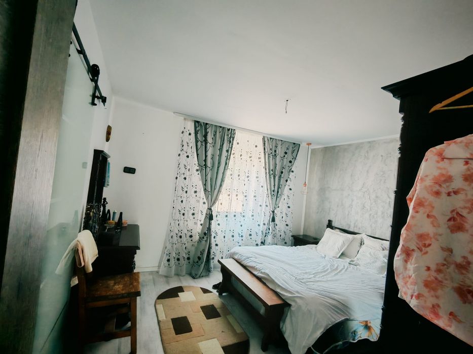 Vand casa in comuna bistret