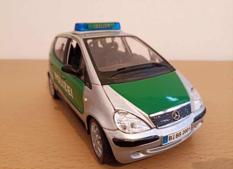 Mercedes Benz A-Class politie maisto 1 18 
Scara 1:18
Maisto

Pozele r