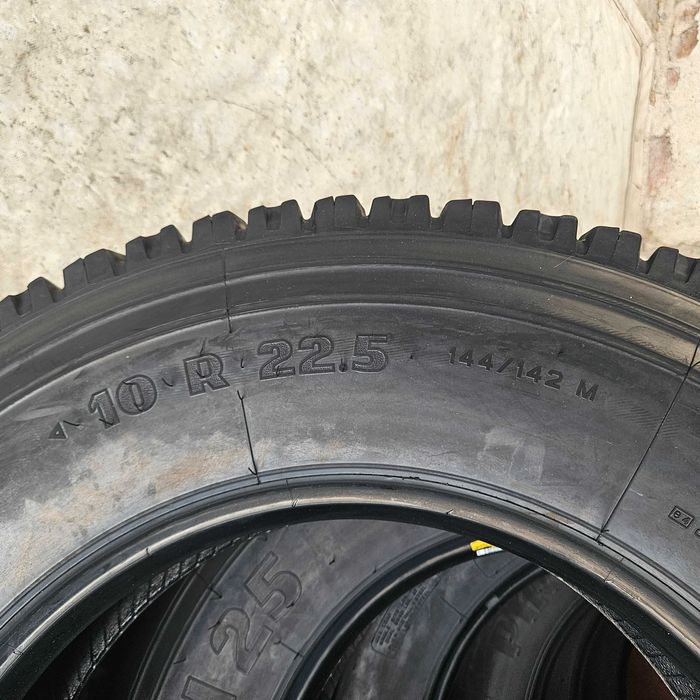 2 броя Тежкотоварни гуми 10R22.5 Pirelli TH25 144/142M M+S