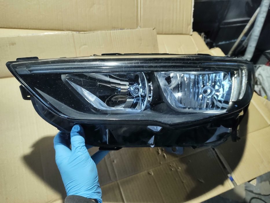 Ляв Фар Opel Insignia 2019г