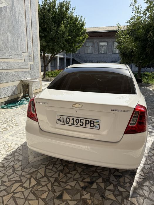 Lasetti 1.6 avtomat Sotiladi 2013 - yil hamma joiy yaxshi xolatda