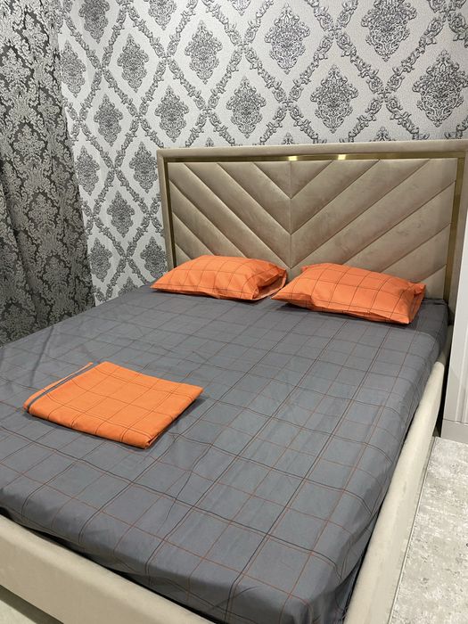 Продам двуспальную кровать 180*200