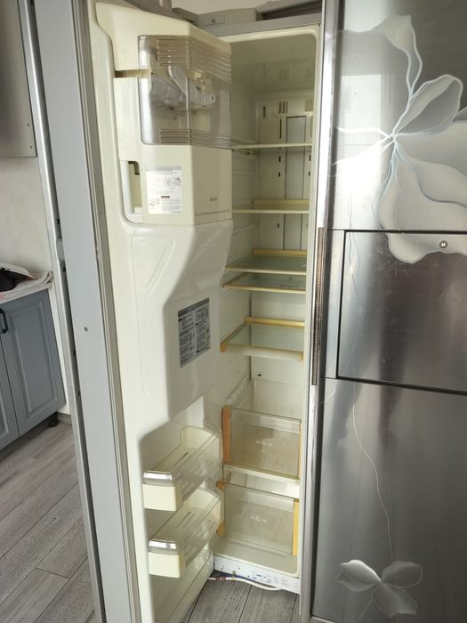 Холодильник LG С ледо генератором