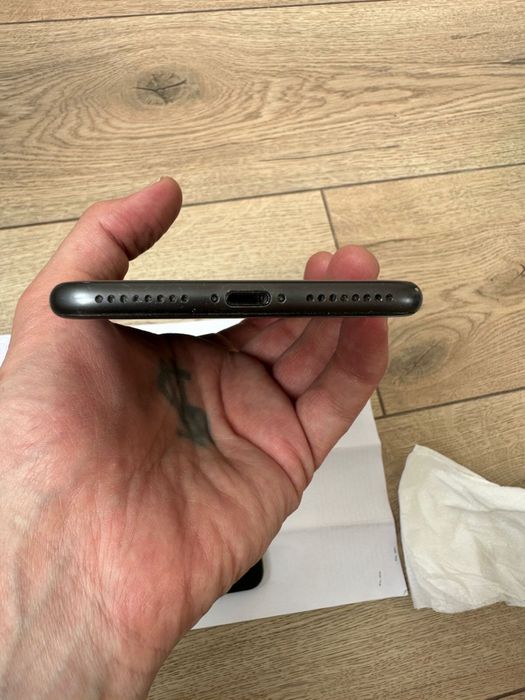 Продам iPhone 8 черный