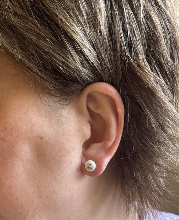 Современные гвоздики-пусеты с искусственным бриллиантом