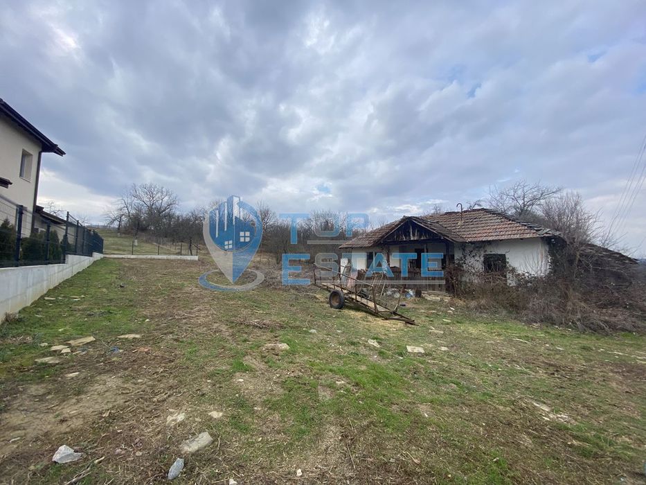 Едноетажна къща в село Камещица, област Габрово.