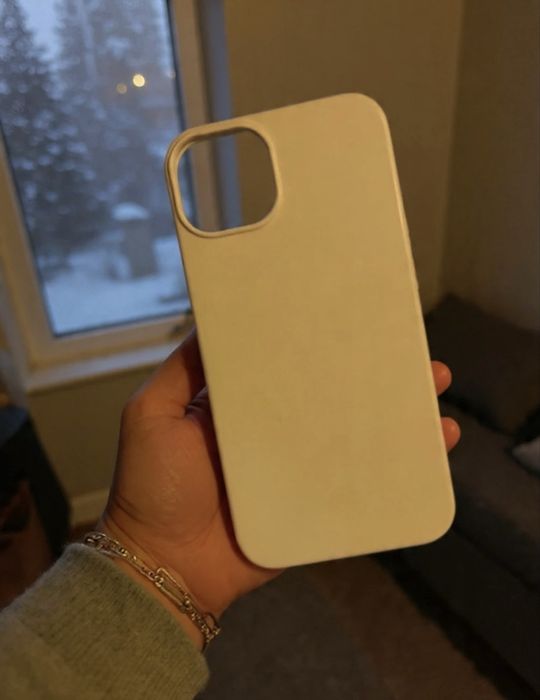 Husă H&M iPhone 13 – Crem / Bej, Nouă, Silicon, Minimalistă