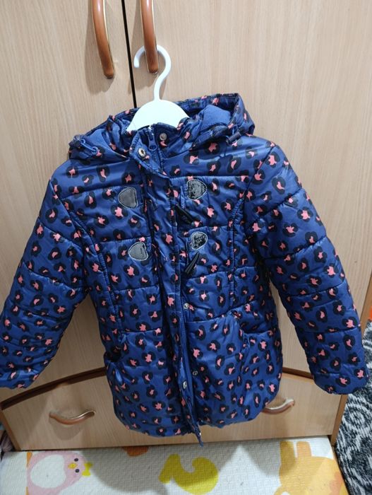 Продам демисезонную куртку продам