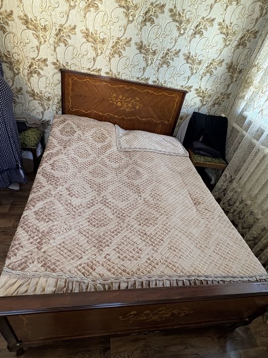 Продам кровать с тумбой