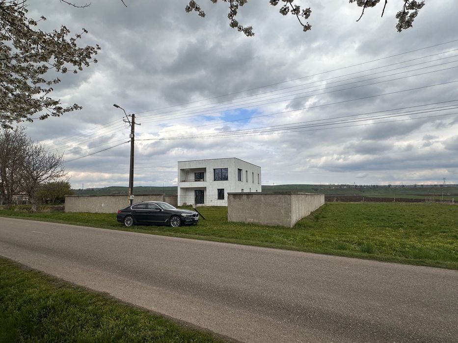 PROPRIETATE DE INVESTIȚIE CASA+ 2 Ha de teren deschidere 60metri la drum