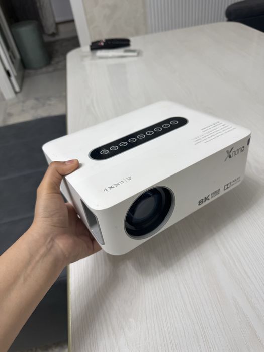 Проектор Сотилади