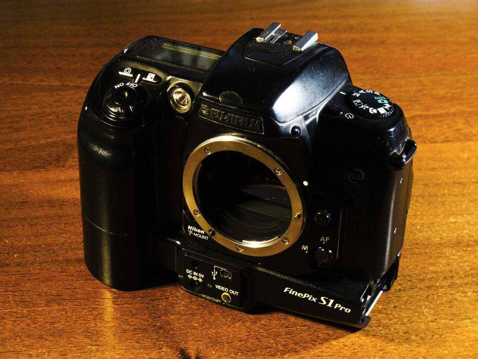 Fujifilm Finepix S1 Pro | Retro APS-C DSLR