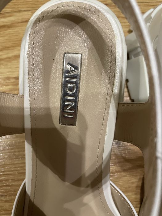 Продам женские туфли