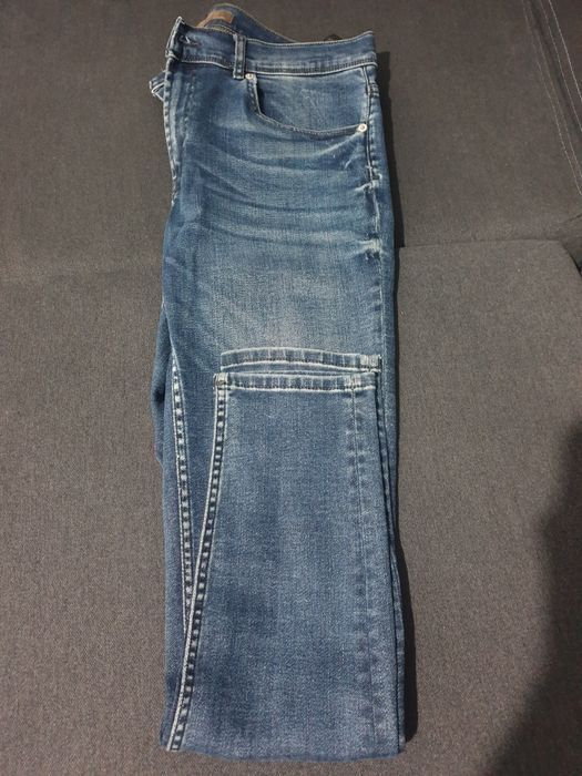 Blugi barbati de vanzare