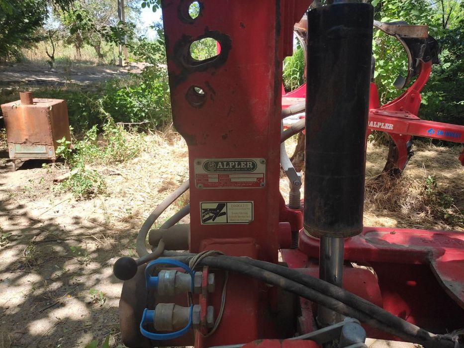 Продается срочно перечислением четырехкорпусный плуг Alpler