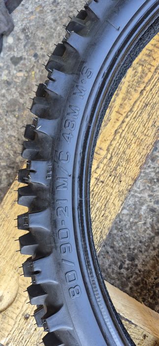 O anvelopa moto noua Metzeler 80/90-21M/C.