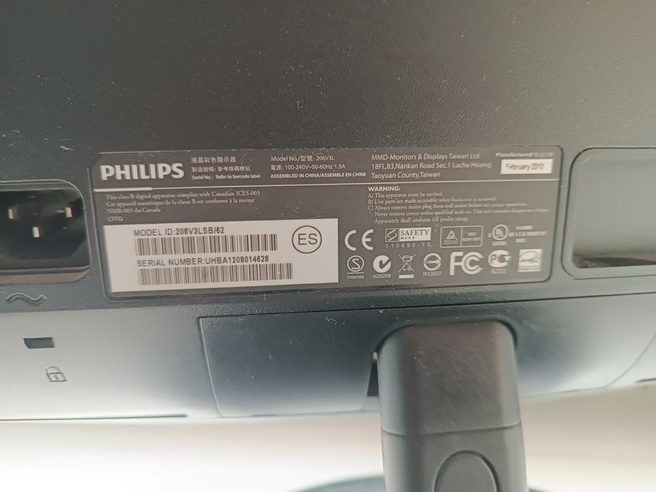 Монитор Philips и кабеля