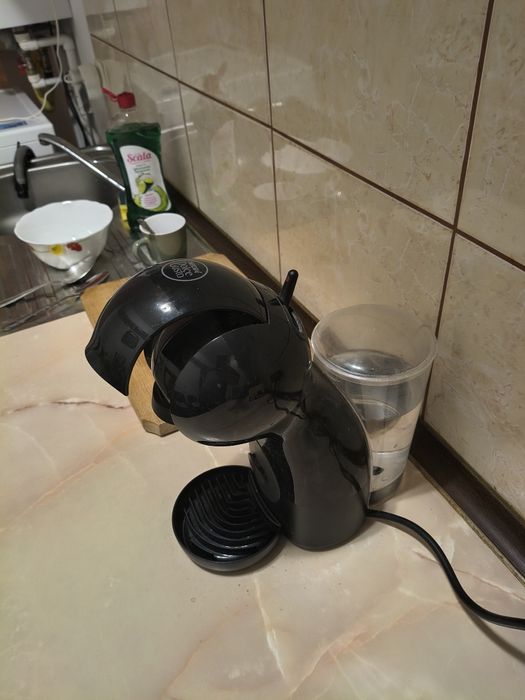 Vând aparat de cafea dolce gustos pe capsule