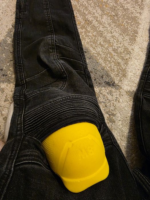 Blugi moto cu protecții