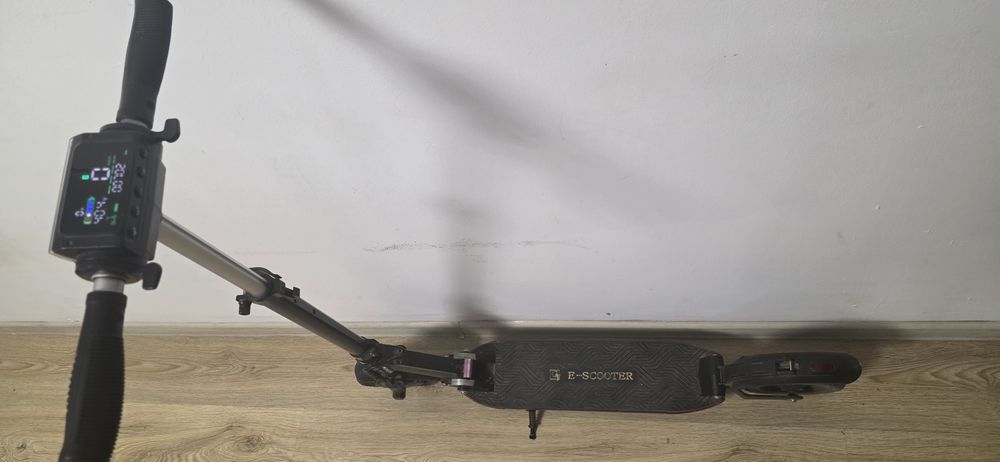 Электросамокат E-Scooter