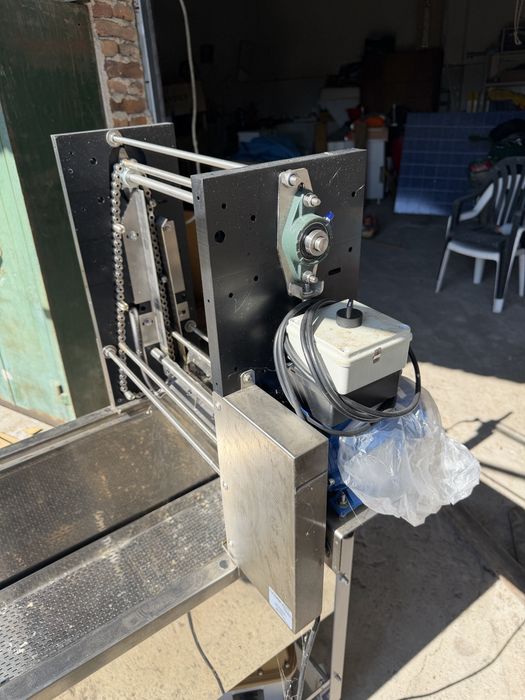 Разпечатваща машина за пчелни пити