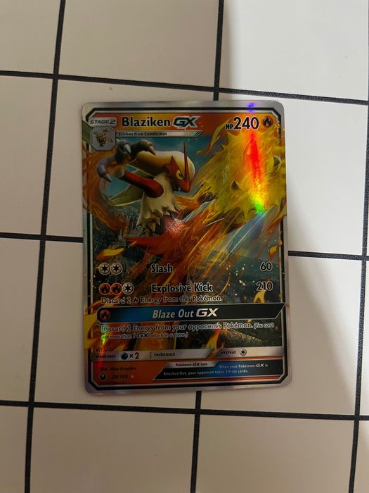 Blaziken GX покемон карта