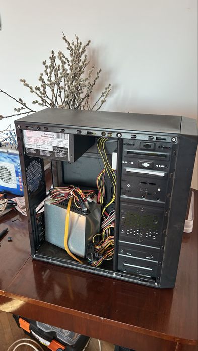 3 sursa si o carcasa PC