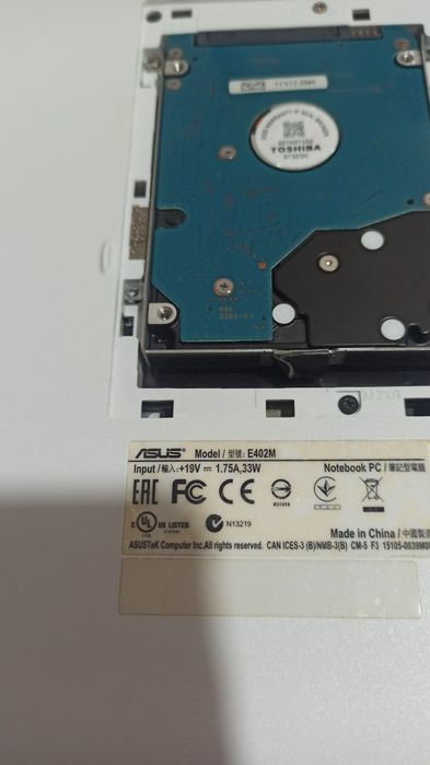 Лаптоп Asus E402M