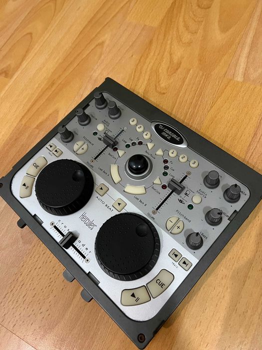 DJ контролер Hercules