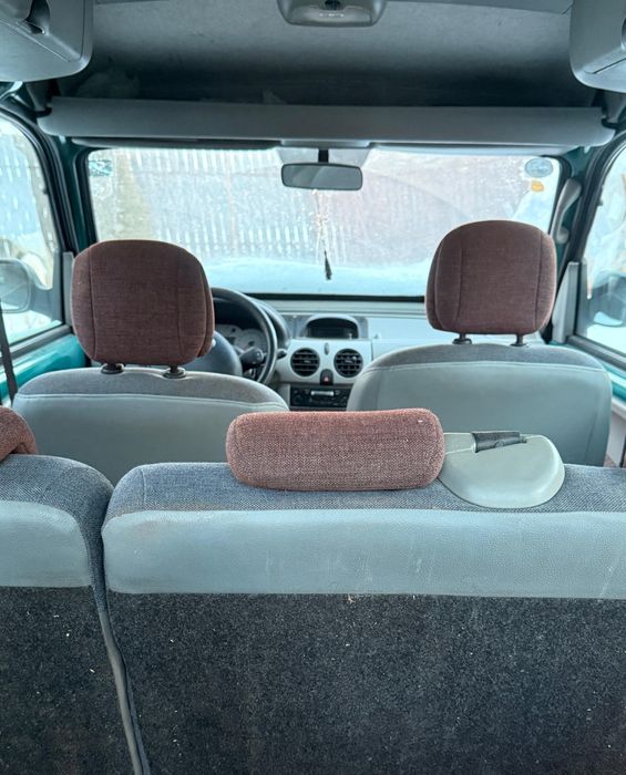 Vând Renault Kangoo pentru dezmembrare / piese