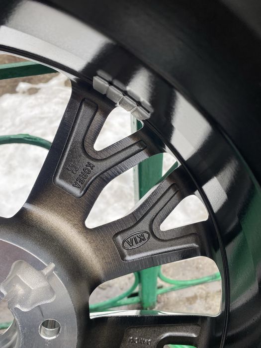 Оригинальный диск на Kia K5 r17