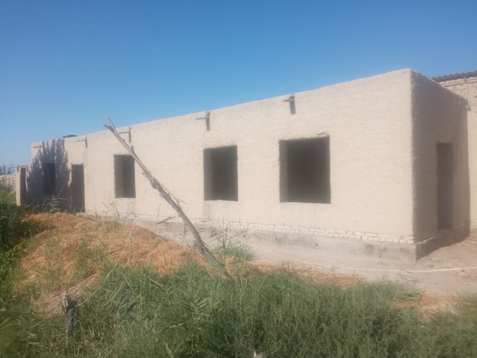 Hovli sotiladi 18 sotihli quriiwi tugallanmAgan