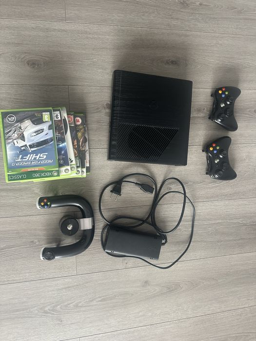Vand Xbox360 cu controllere!