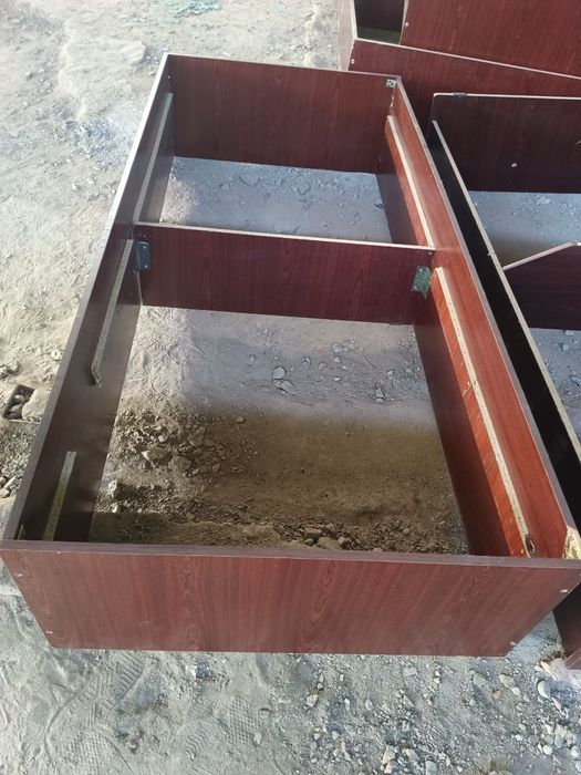 Krovatlar sotiladi matrasiyam bor