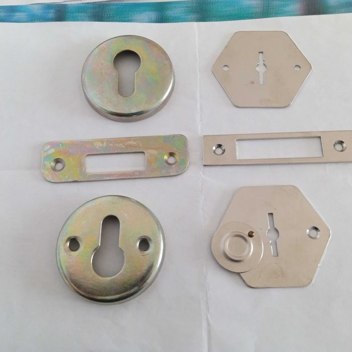 Накладка на дверь под ключ 2 разных комплекта новые или обменяю