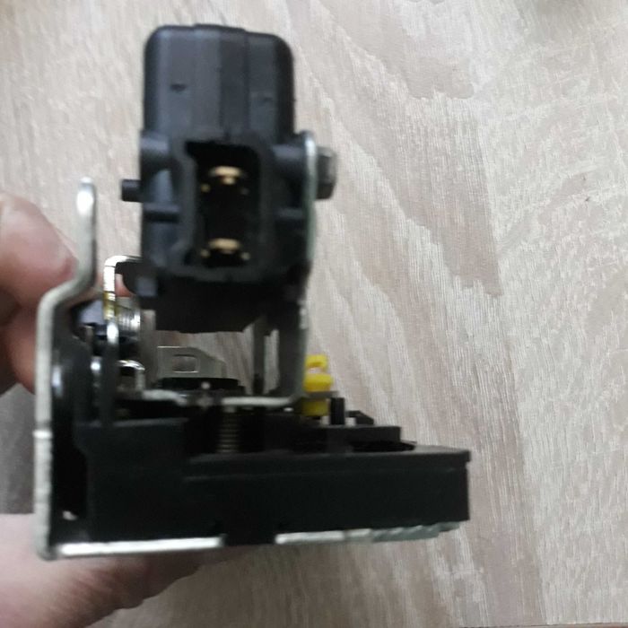 broasca usa/clips agrafa tija broasca usa dacia logan