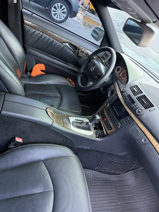 Mercedes  benz W211