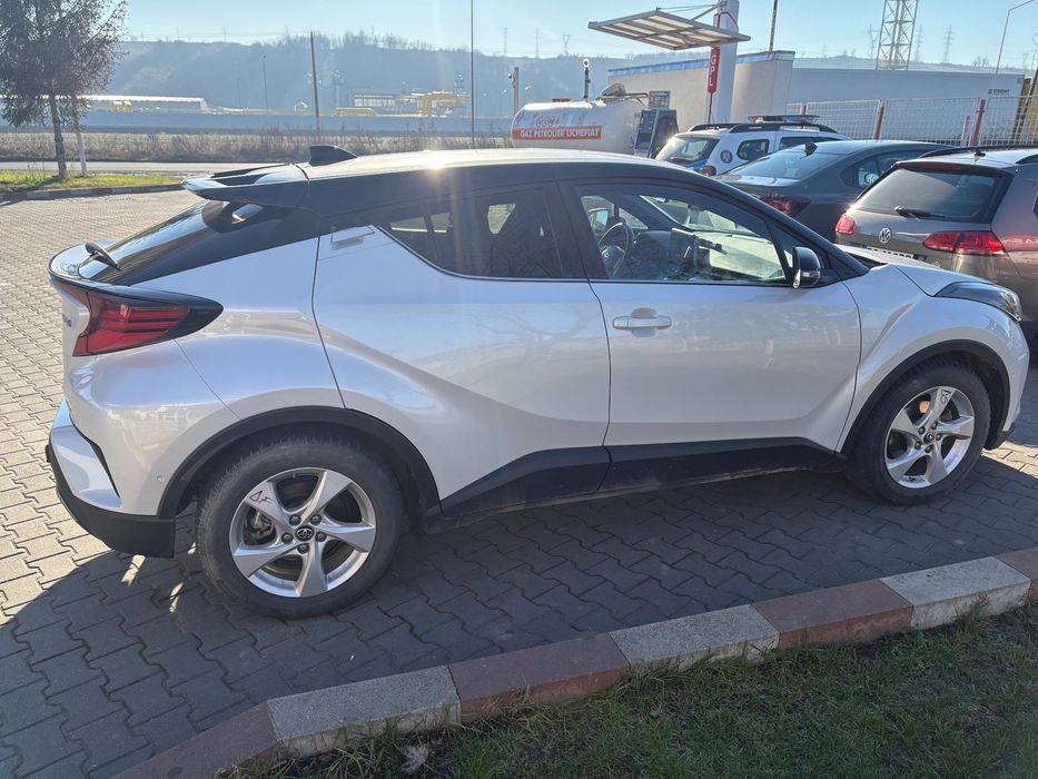Toyota C-HR C-HR C-lassy Bi-tone alb perlat, tapiterie piele neagra