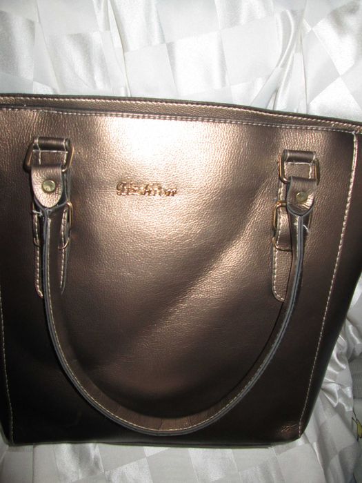 Нова дамска чанта ,златист цвят