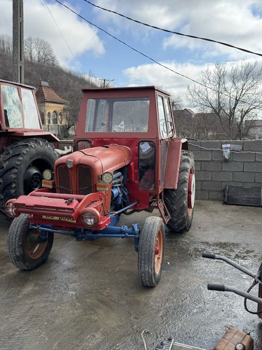 Vand tractor Fiat 411 in 4 pistoane