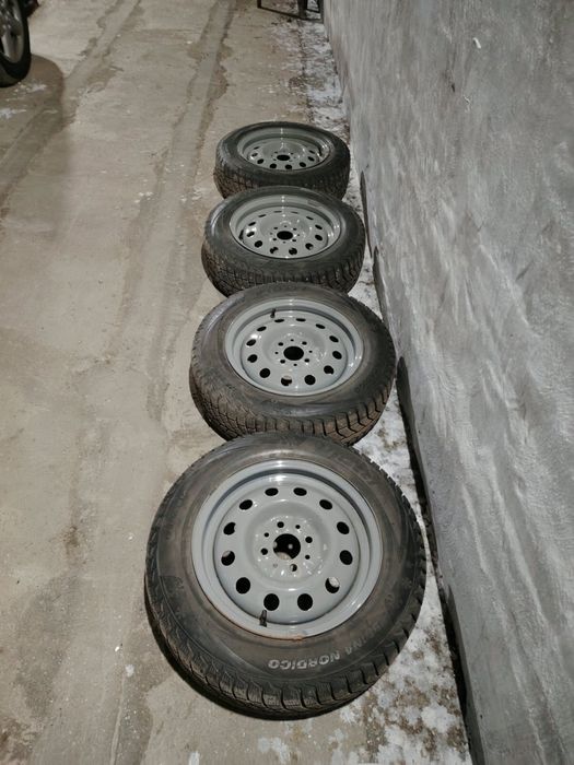 Продам шипованную резину