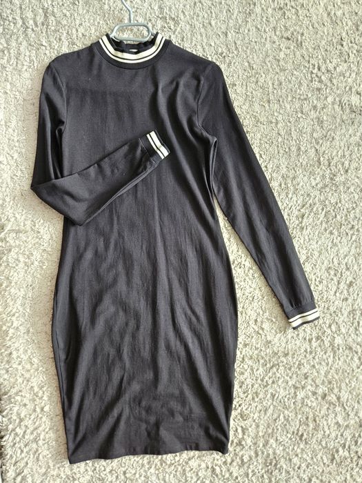 Спортна рокля с дълъг ръкав