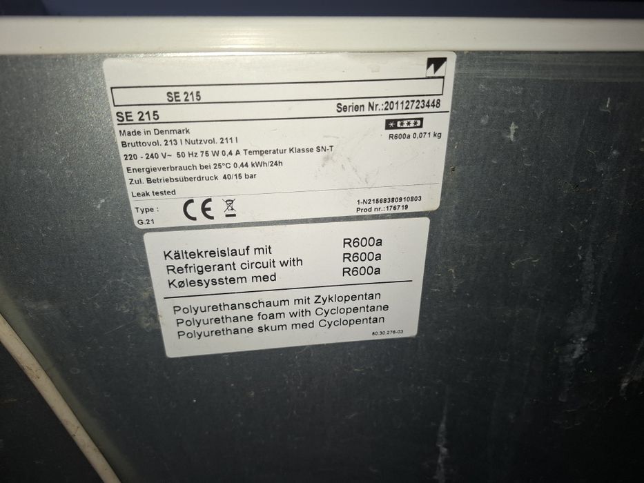 Продавам 2 фризера и радиатор