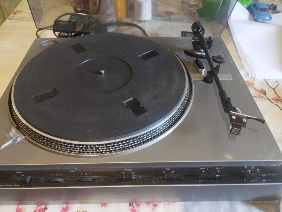 Грамофон LOEWE с нова игла