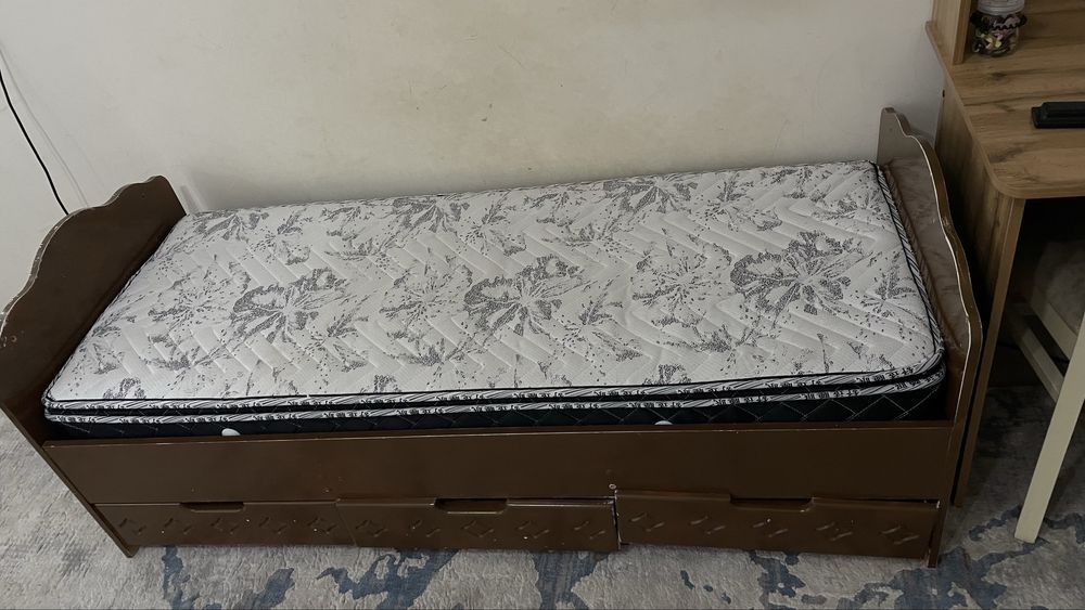 Matras +kravat 1 kishilik. Uzunligi 1,70.  Eni 67 sm.