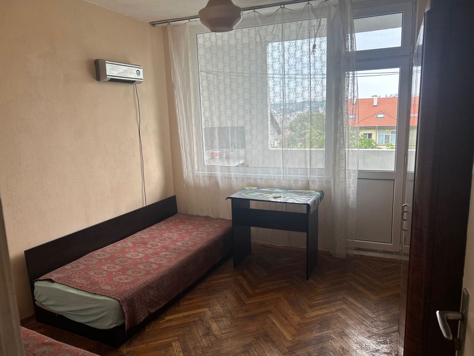 Дава се под наем Двустаен апартамент в Плевен, 9-ти квартал - 60 кв.м за 255 € - Снимка #1