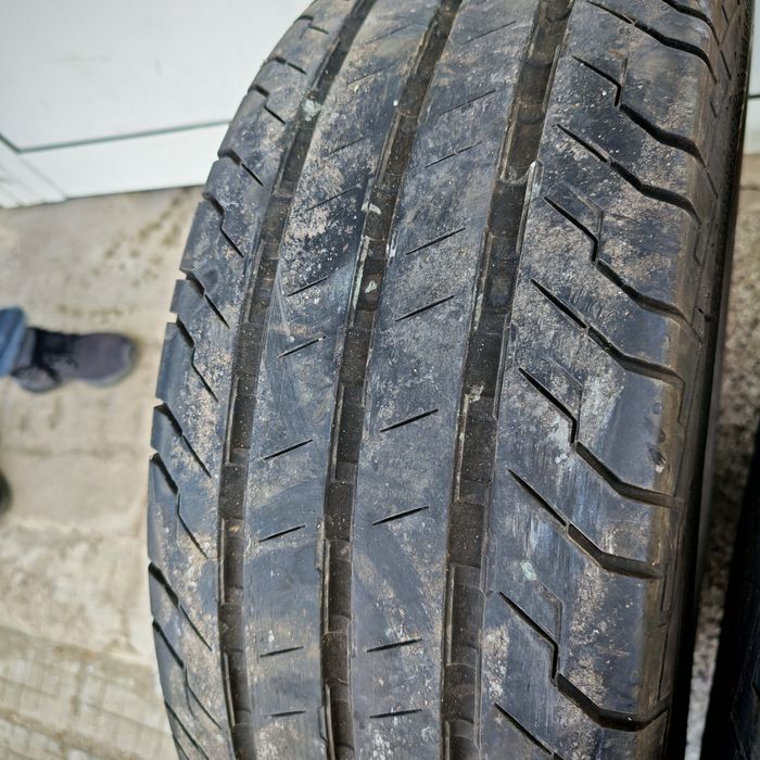 4 бр. Бусови гуми Continental 235/65/16C