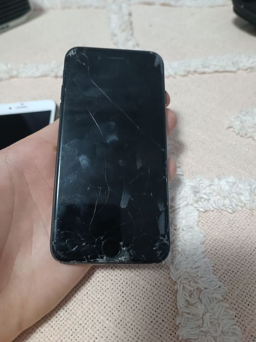 Vand iphone 7  3 bucati